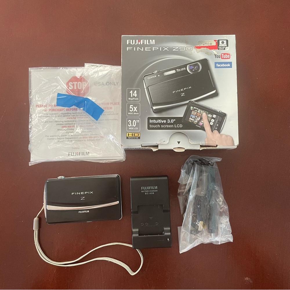 Fujifilm Finepix Z90 14MP Digital Camera